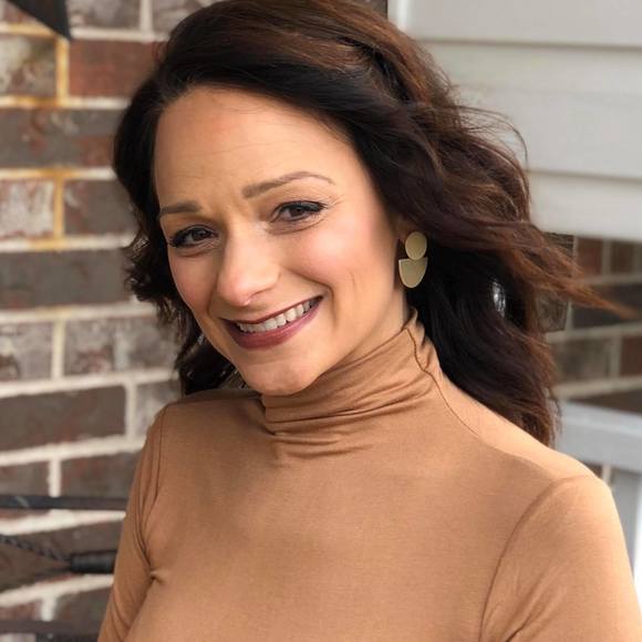 Meet your Posher, Lisa - Picture 1 of 1